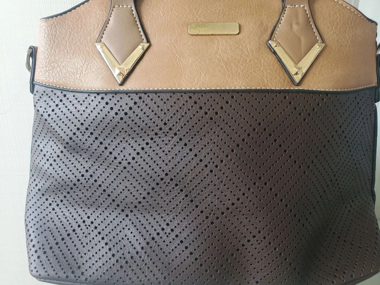 Bolsa compacta alça curta estilo baguete marrom sintético - Foto 4