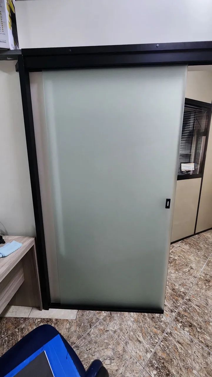 Porta de correr de vidro liso 8mm para escritório (com pelicula jateado)