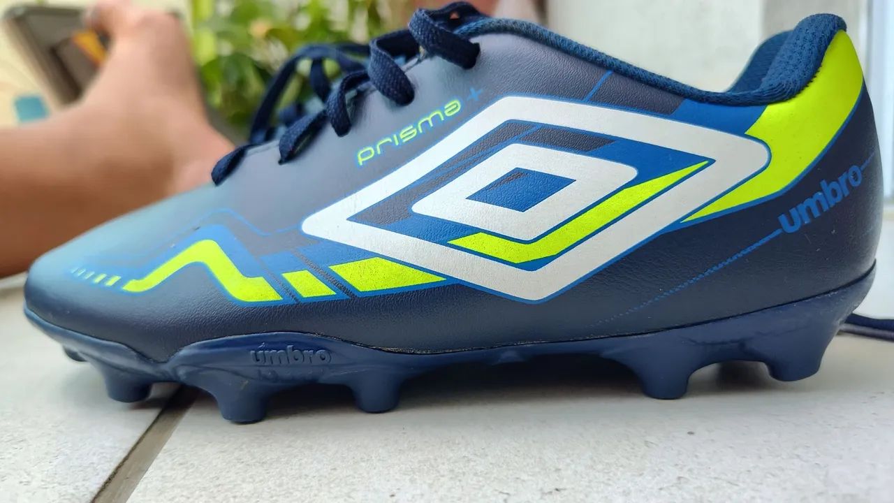 Chuteira Umbro Prisma+   Tamanho 32 - Foto 2