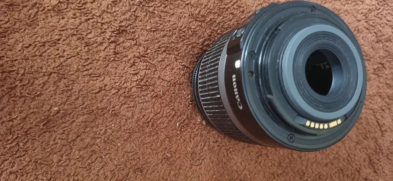 Lente Canon EF-S 18-55mm f/3.5-5.6 IS - Foto 2