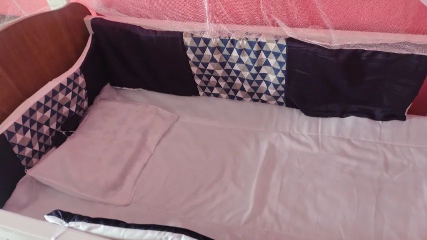 Vendo berço 3 em 1 com colchão + 2 kits berços  - Foto 4