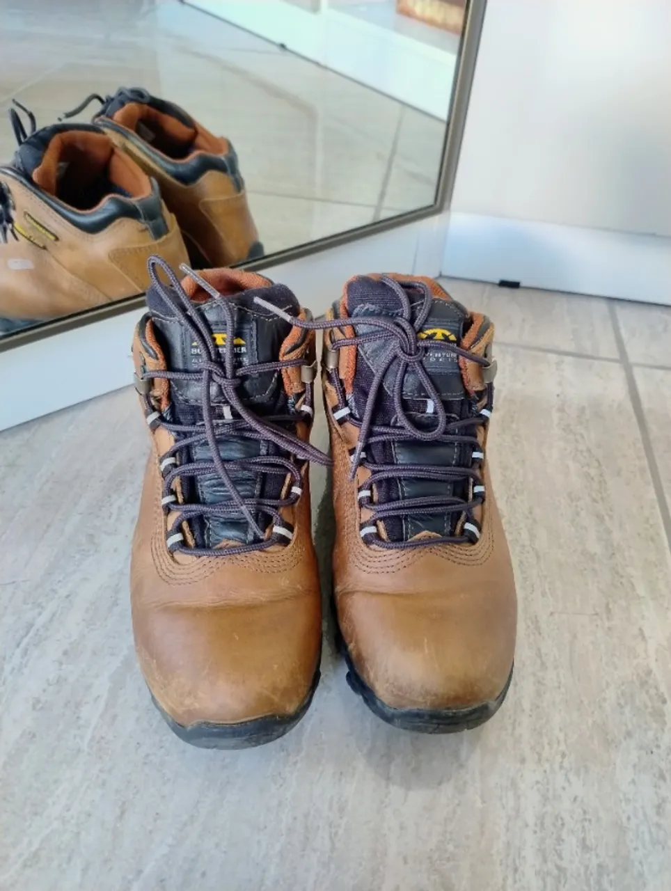Bota de Trilha de Couro Impermeável Feminina 35
