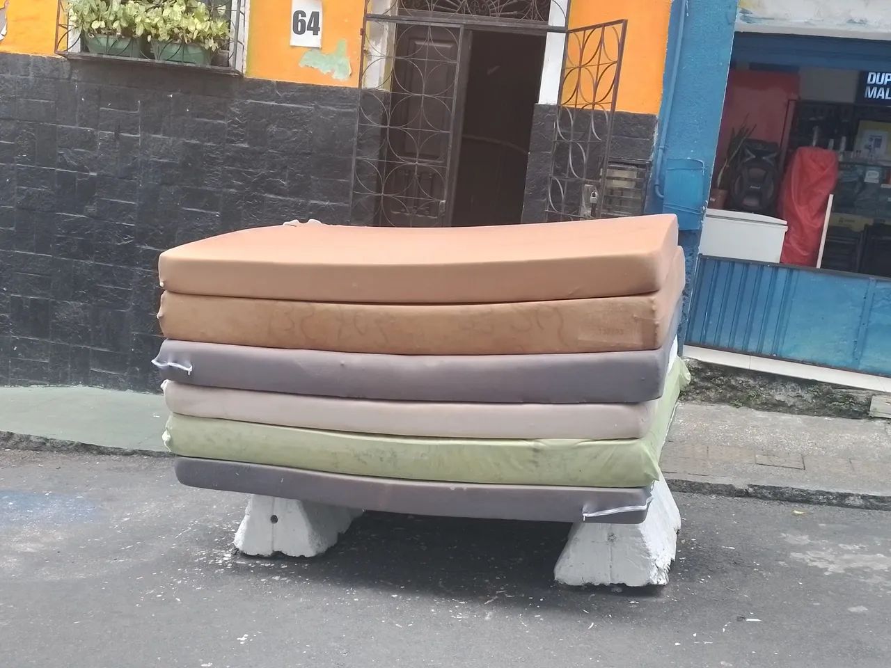 Colchão grosso de espuma casal, 120$ cada  - Foto 3
