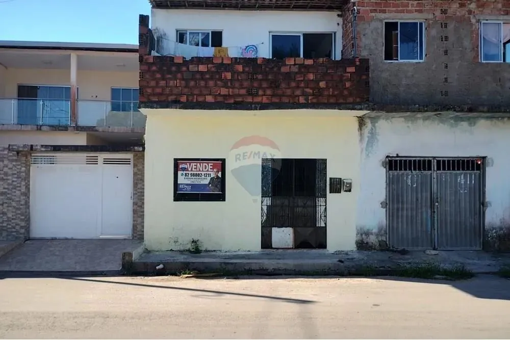 Duas casas à venda na Santa Lúcia com quatro quartos.