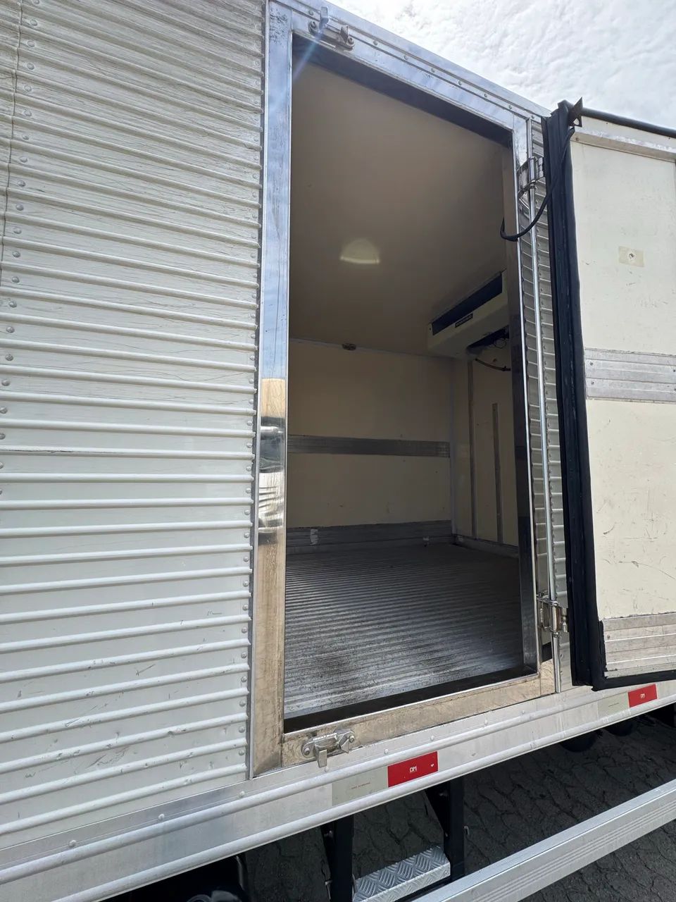 Caminhão Volkswagen Delivery 11.180 DRC 4x2 - Foto 13