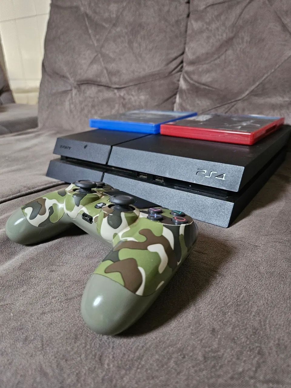 Playstation 4 (PS4 FAT) com dois jogos e dois controles - Foto 3