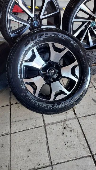 Rodas aro 18 Hilux  pneus meia vida - Foto 3