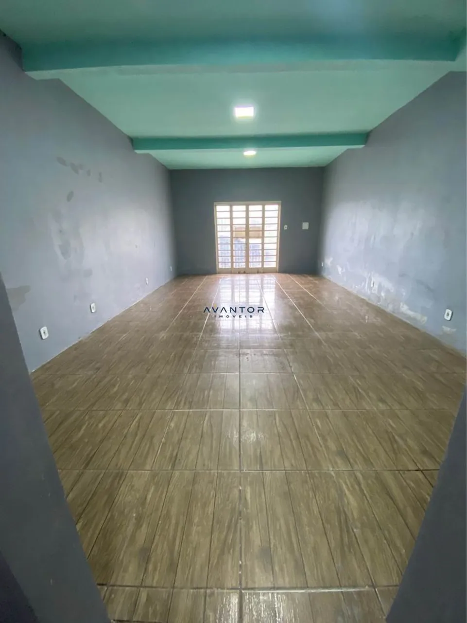 Sala Comercial Para Locação De 78 m², Com Banheiro e Cozinha.