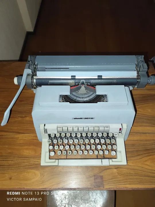 Máquina de escrever Olivetti Linea 9864842814489473120