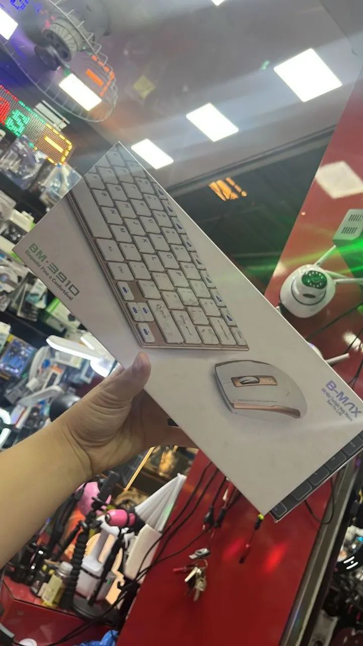 Kit Teclado e Mouse sem Fio B-MAX BM-3910