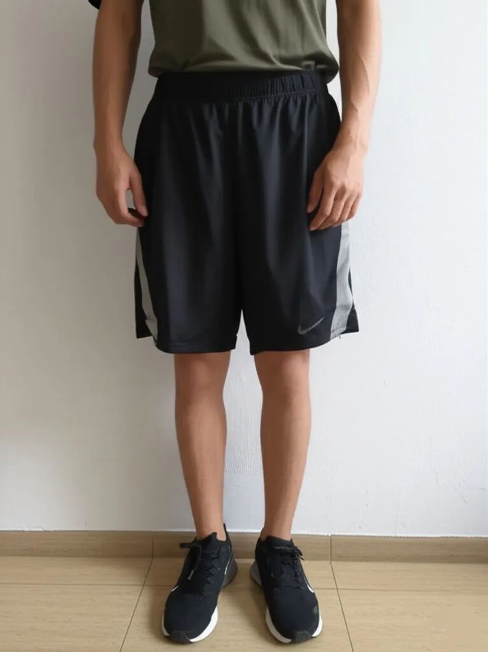 Bermuda de treino Nike preto com detalhes cinza
