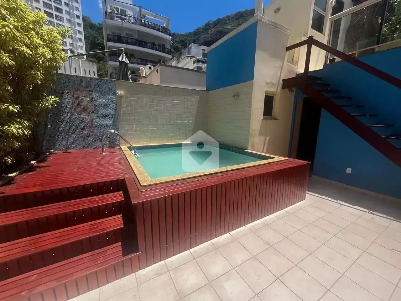 Cobertura - Rua tranquila - Com Terraço e Piscina - Foto 2