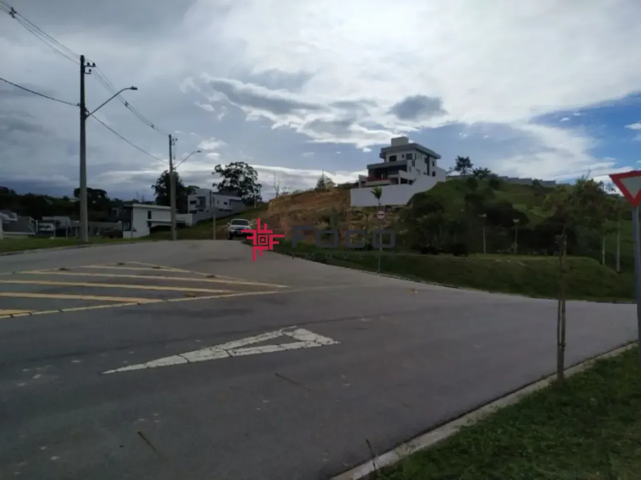 Excelente Terreno em condomínio fechado / Condomínio Verana / 361 m² / São José dos Campos