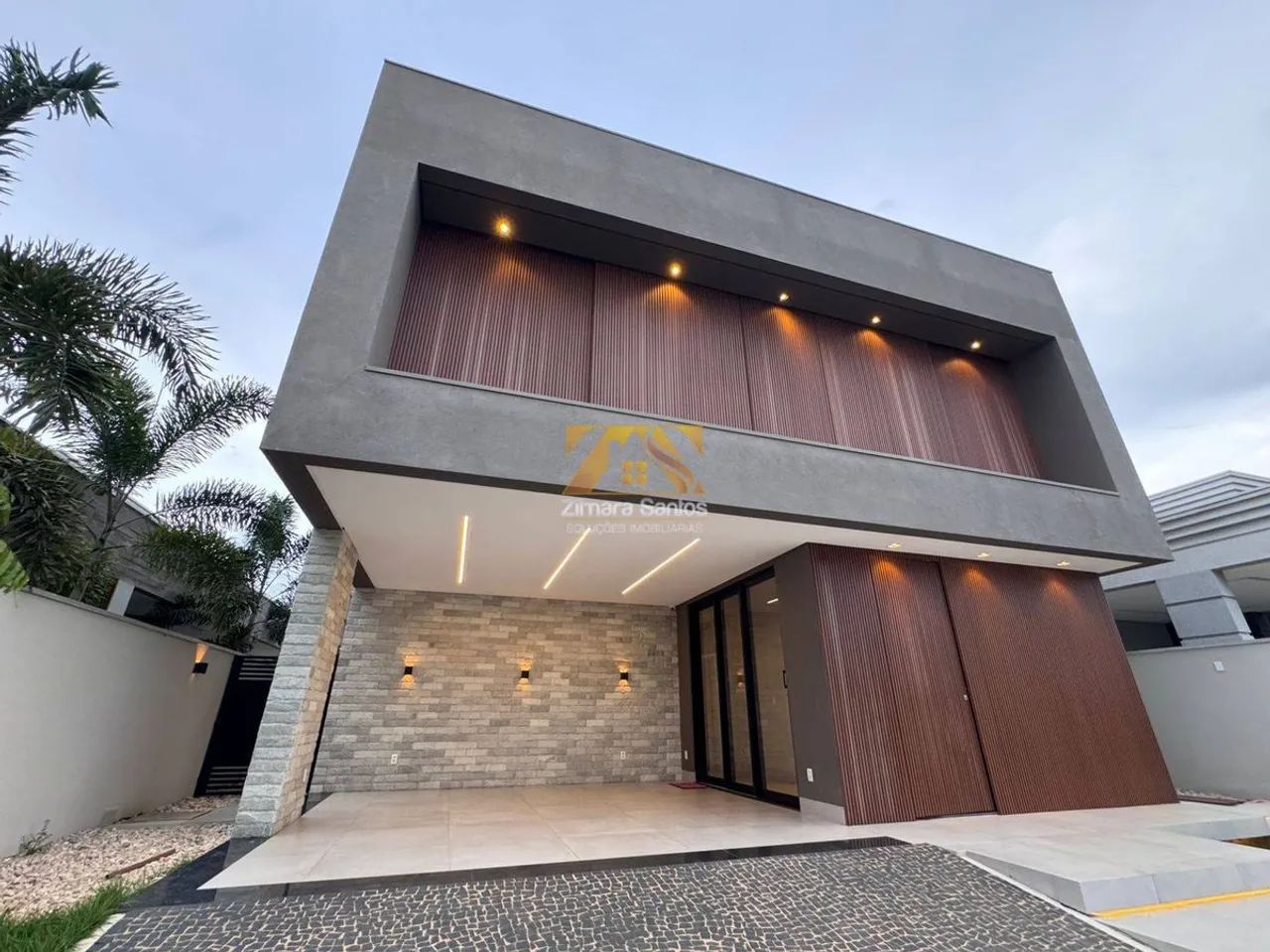 Sobrado Alto Padrão, com 4 suítes, 290 m² - 209 sul (Arso 24) - Condomínio Alphaville 2 - 