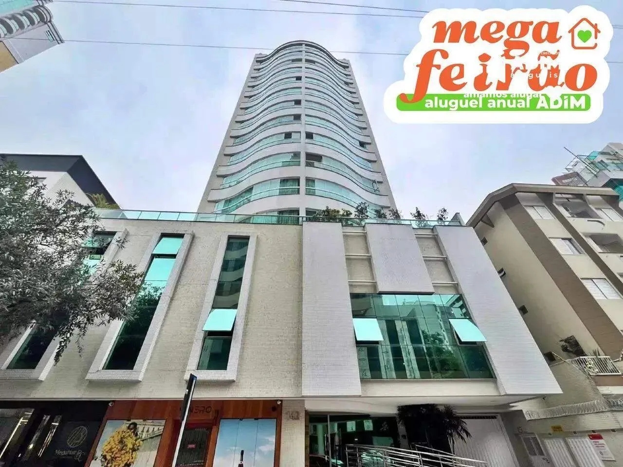 Aluguel Anual: Apartamento 2 quartos + 1 suíte no centro de Balneário Camboriú.