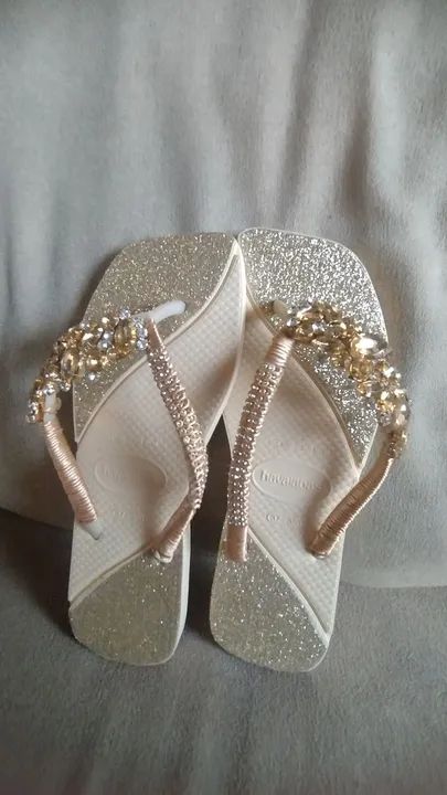 Chinelas Havaianas bordadas 