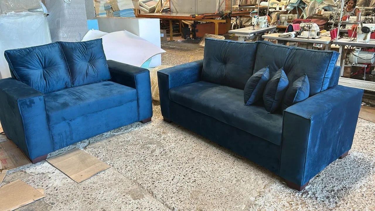 2 SOFÁS COM 2 E 3 LUGARES NOVOS!! ENTREGA POR NOSSA CONTA - Foto 2