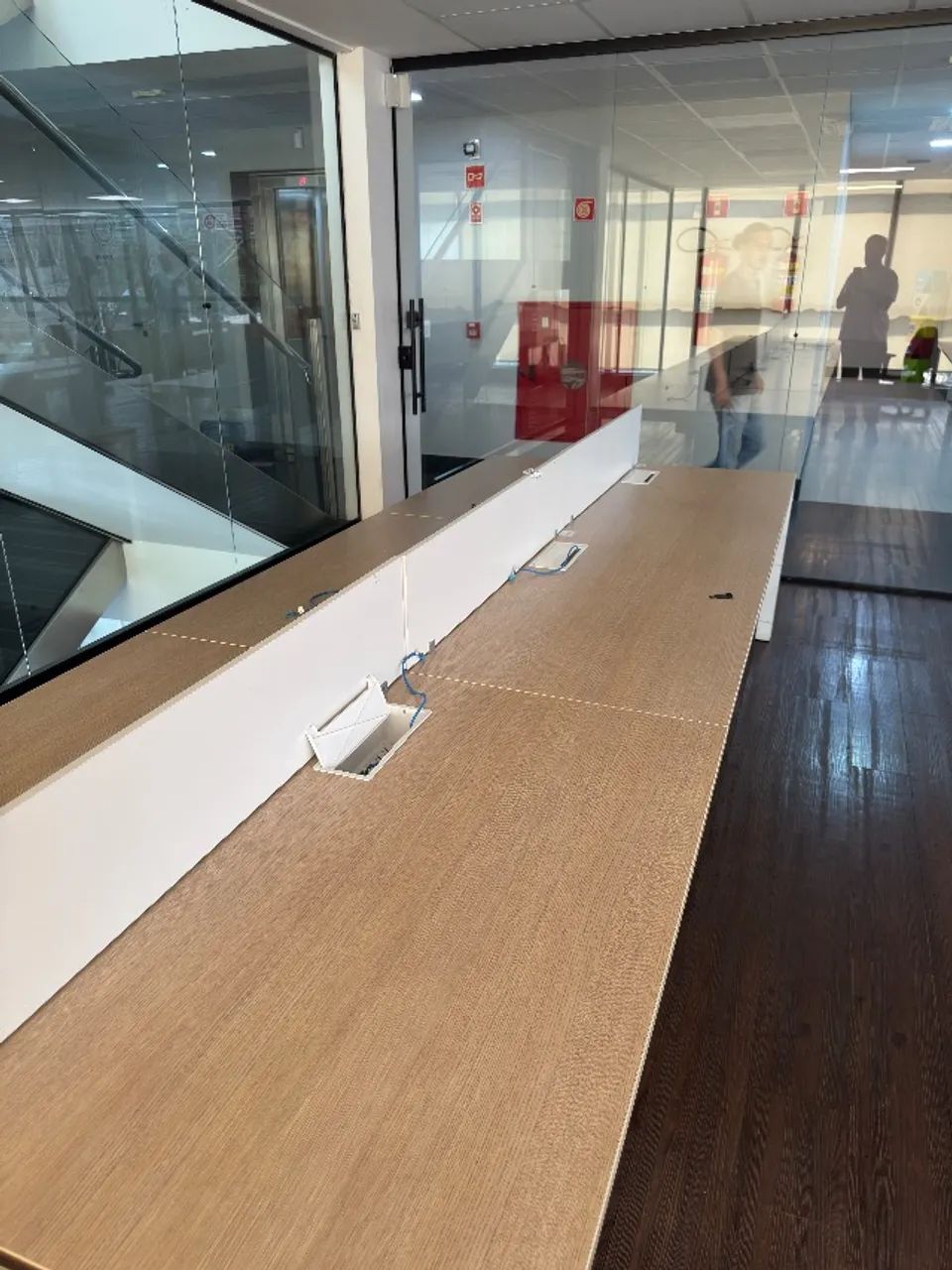 24 Modular Workstations64960498025729123