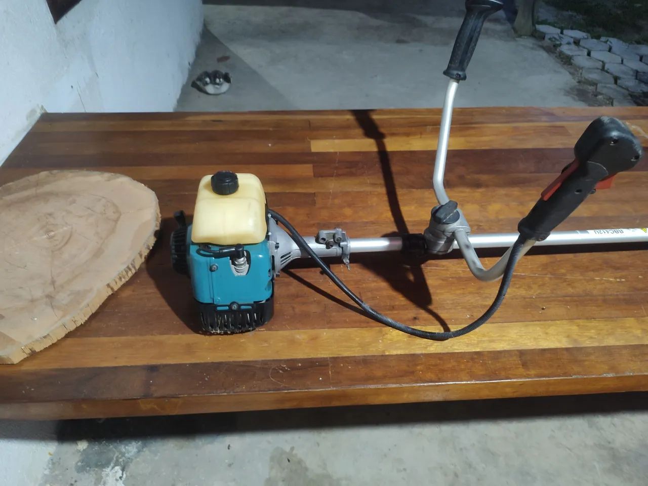 Roçadeira a gasolina Makita 412u- ótima para trabalhos pesados