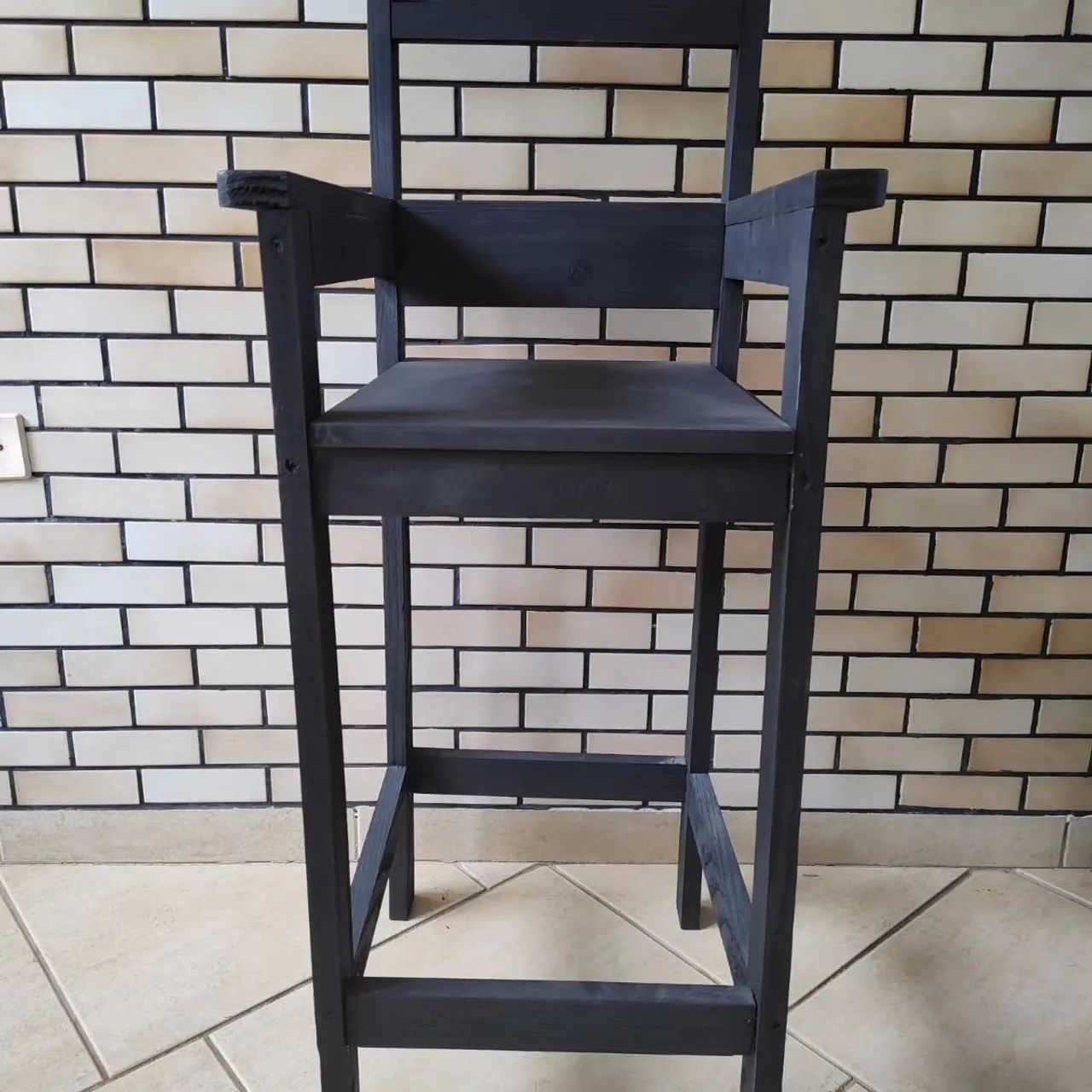 Banqueta ( Cadeirão) para alimentação de crianças