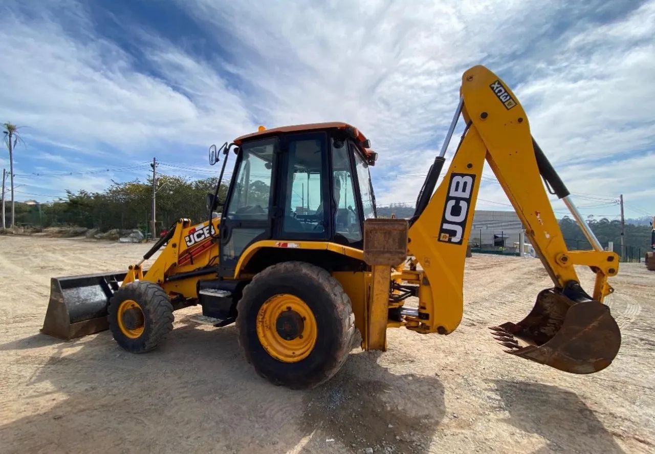Retroescavadeira JCB 3CX ano 2021, 4x4, com ar condicionado, em SP - Foto 2