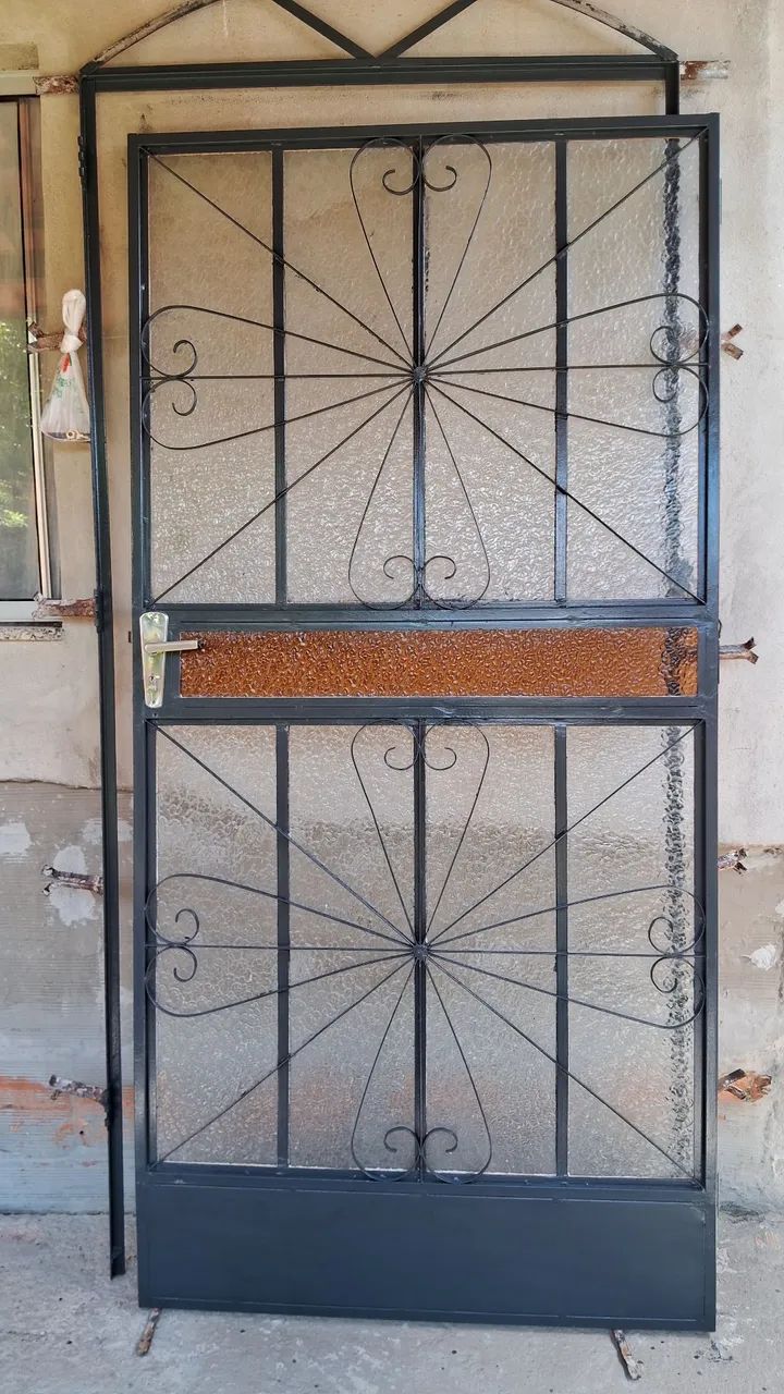 PORTA DE ACO64842084845442120