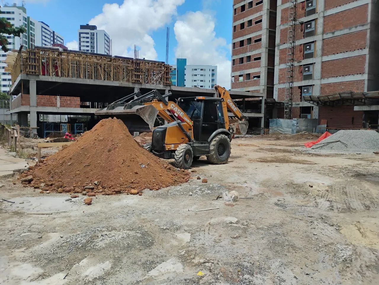 Serviço retroescavadeira demolição aluguel maquina - Foto 3