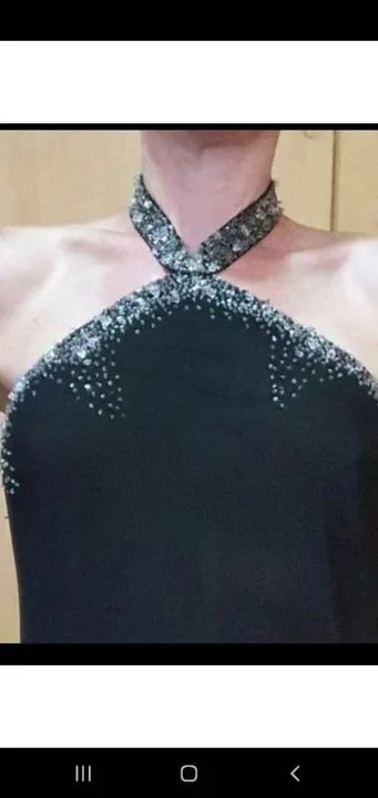 Vestido preto com pedrarias