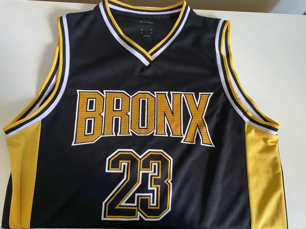 Regata esportiva com estampa Bronx