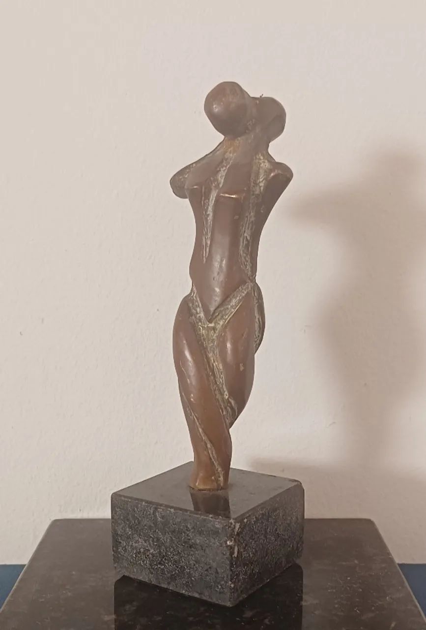 Celina Lisboa - Escultura em bronze assinada - 15 cm - Foto 2
