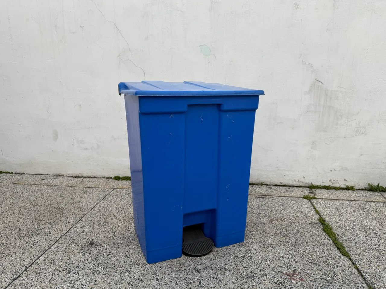 Lixeira Plástica 60L com Pedal