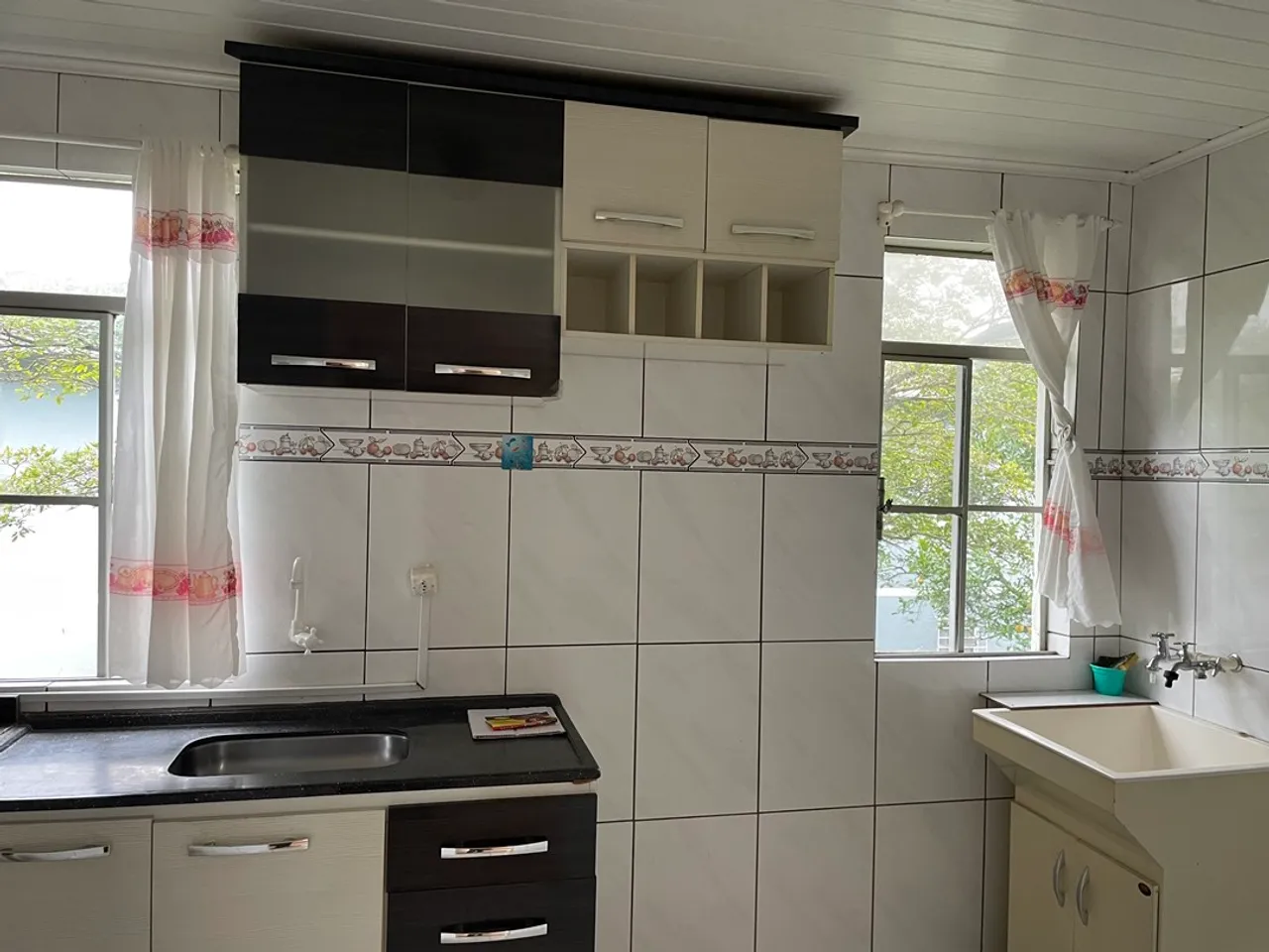 Imóvel para aluguel tem 40 metros quadrados com 2 quartos em Cajuru - Curitiba - PR