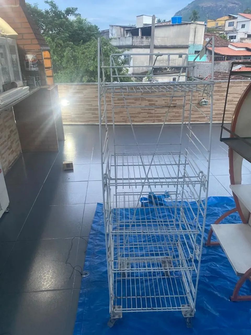 Estante de Metal com Rodinhas