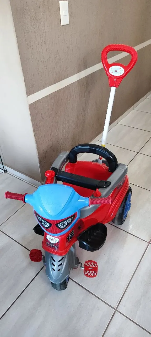 Triciclo Infantil com Empurrador - Vermelho e Azul
