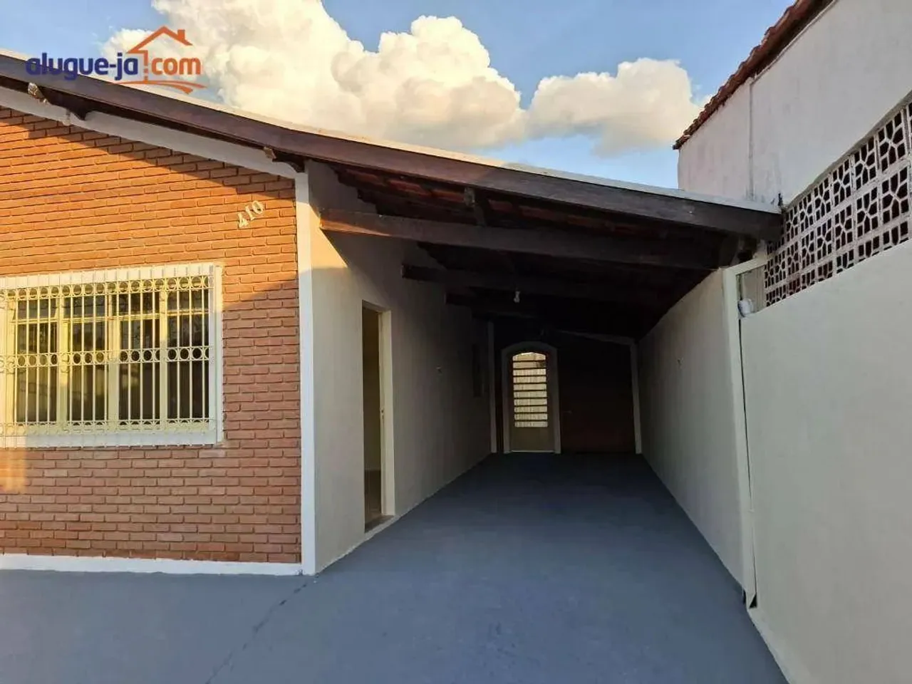 Casa com 3 dormitórios para alugar, 137 m² por R$ 2.555,00/mês - Vila Tesouro - São José d