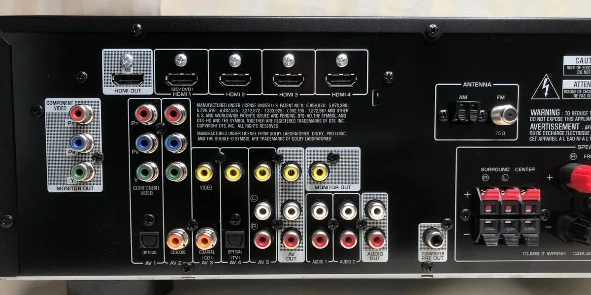 Receiver Yamaha RX-V375- 5.1 canal - Aparelhos de Som - Remédios