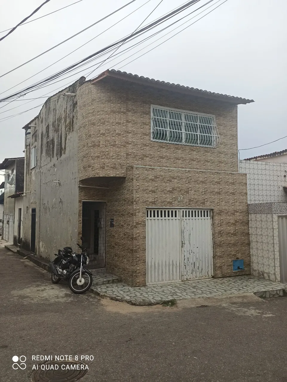 Casa duplex com ponto comercial.