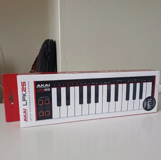 CONTROLADOR TECLADO AKAI LPK25