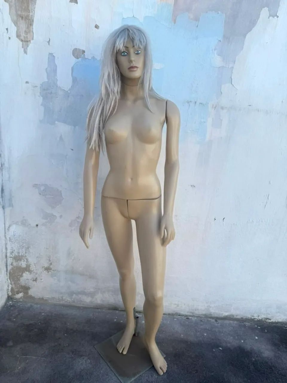 Vendo um manequim com cabeça 
