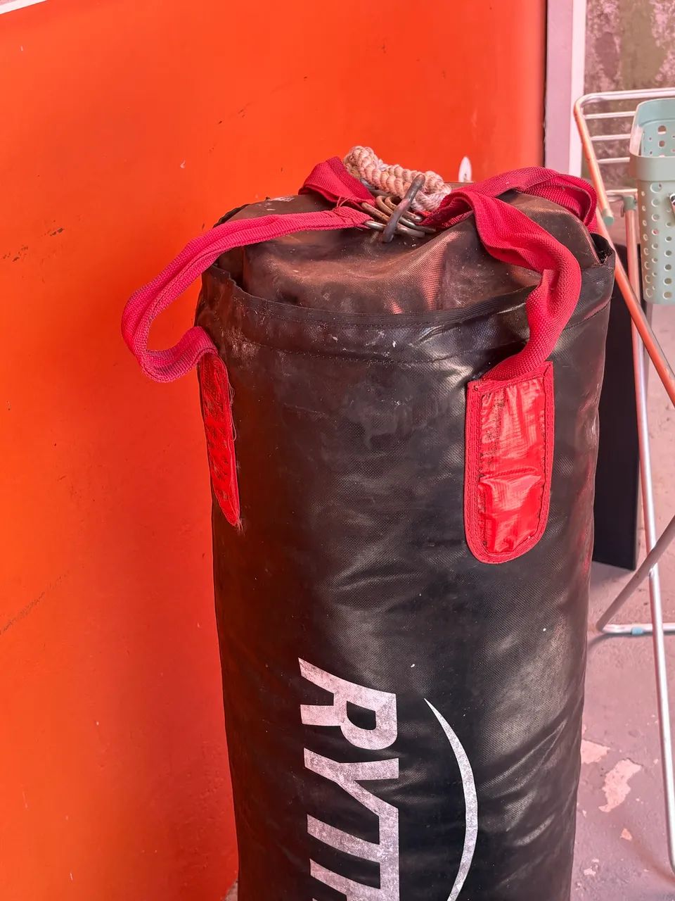 Saco De Boxe E Pancada mais acessórios luvas etc 110x40 Vazio Rythmoon (Preto) - Foto 2