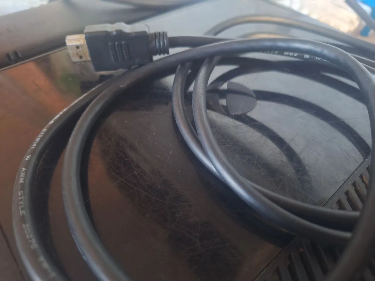 XBOX 360 E (SUPER SLIM) USADO COM LUZ VERMELHA (DEFEITO) - Foto 3