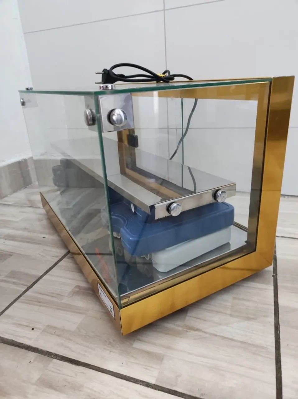 Venda de Vitrine Fria Dourada com Gelo | Omega - Foto 5