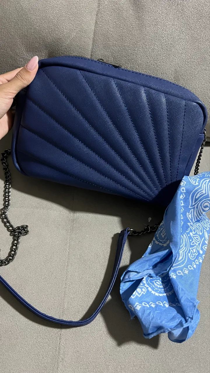 Bolsa azul com lenço 
