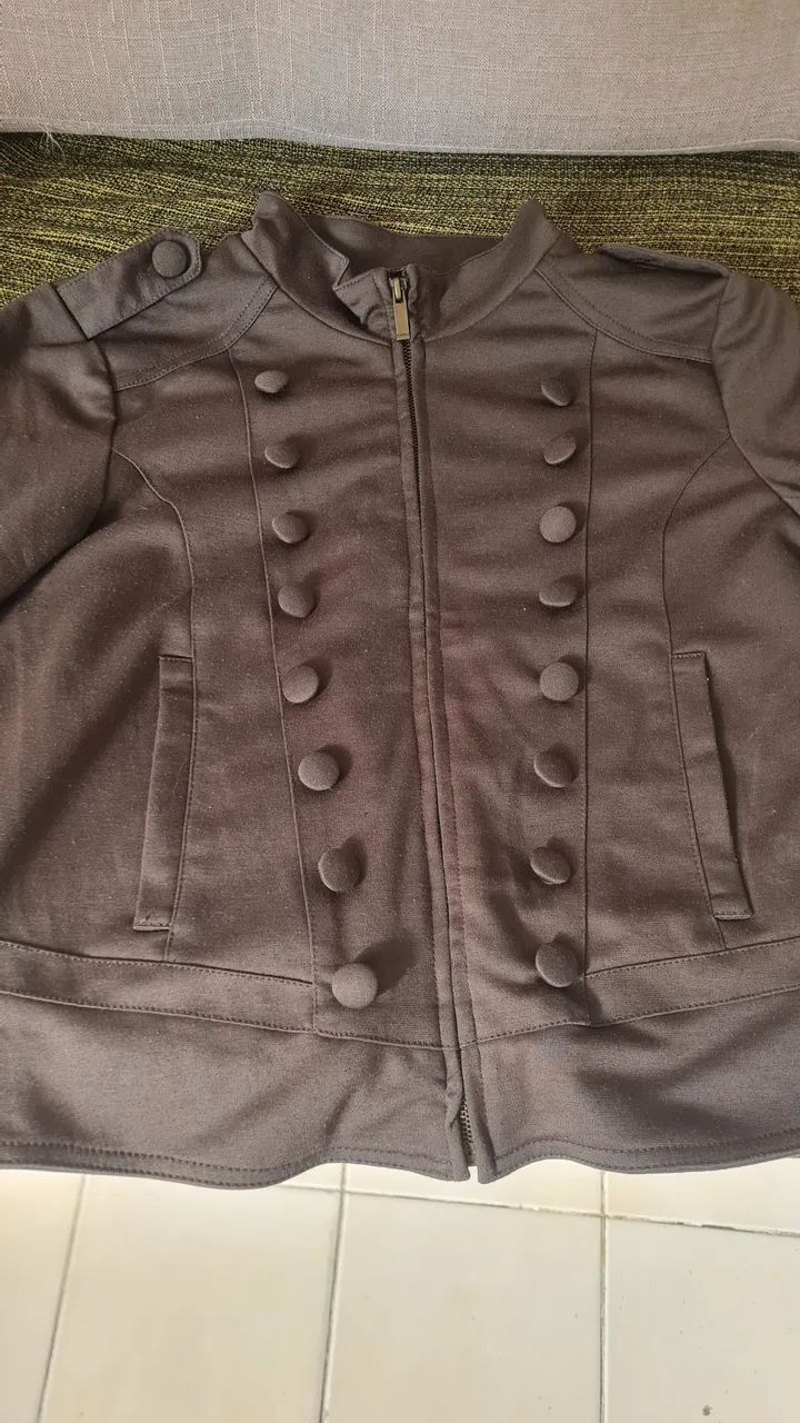 Jaquetinha verde estilo militar