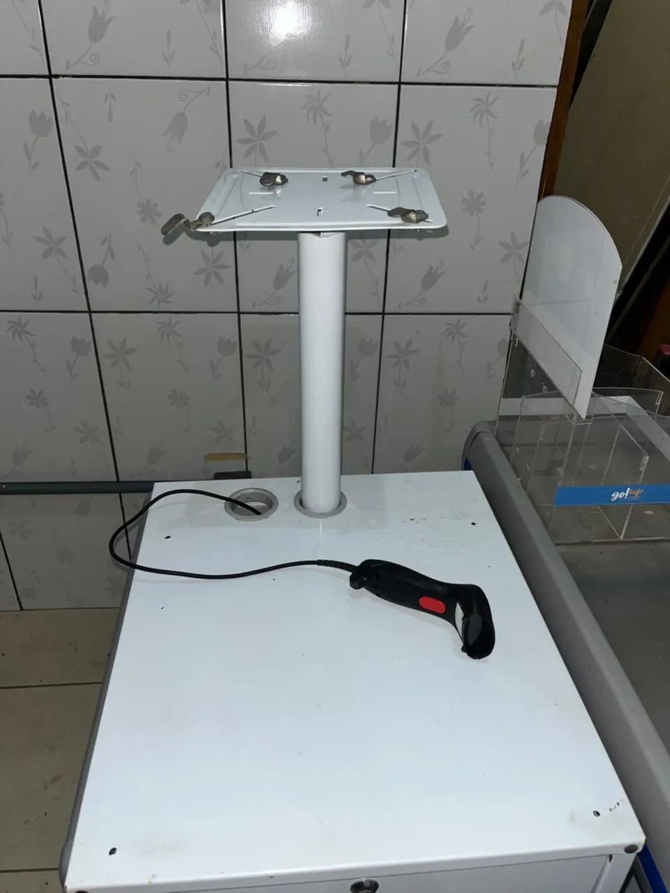 Balcão com balança de caixa  +  leitor móvel de código de barras 2800,00. - Foto 2