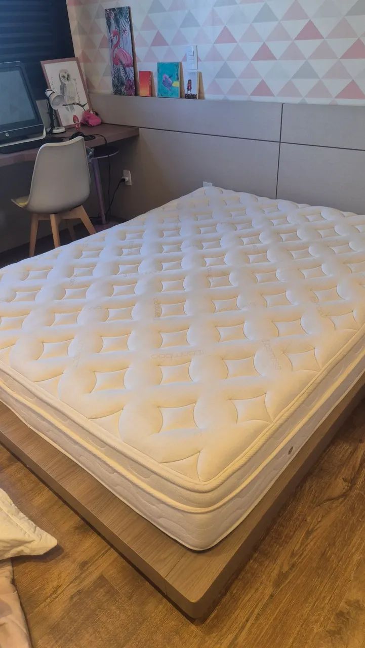 Vendo cama completa -base mais colchao Queen - em excelente estado  - Foto 5