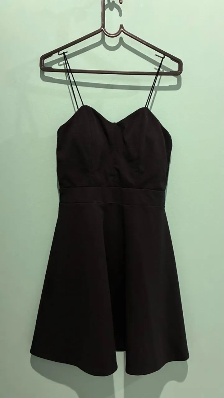 vestido preto simples curto
