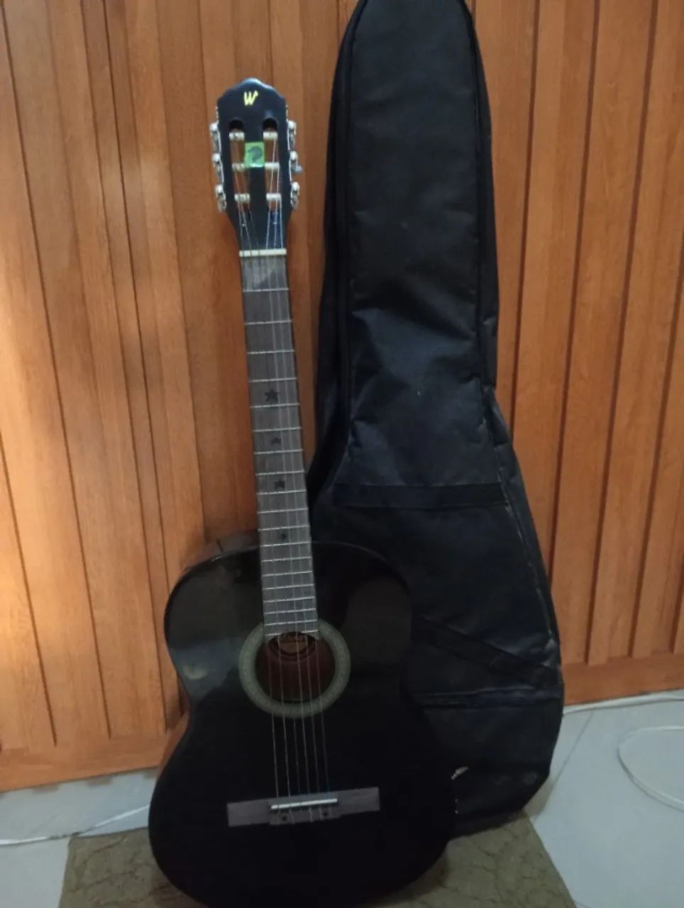 Violão com capa