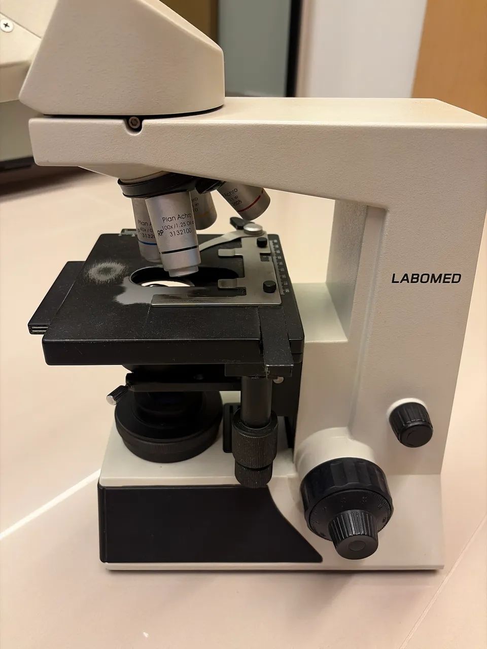 Microscópio Laboratorial - Foto 4