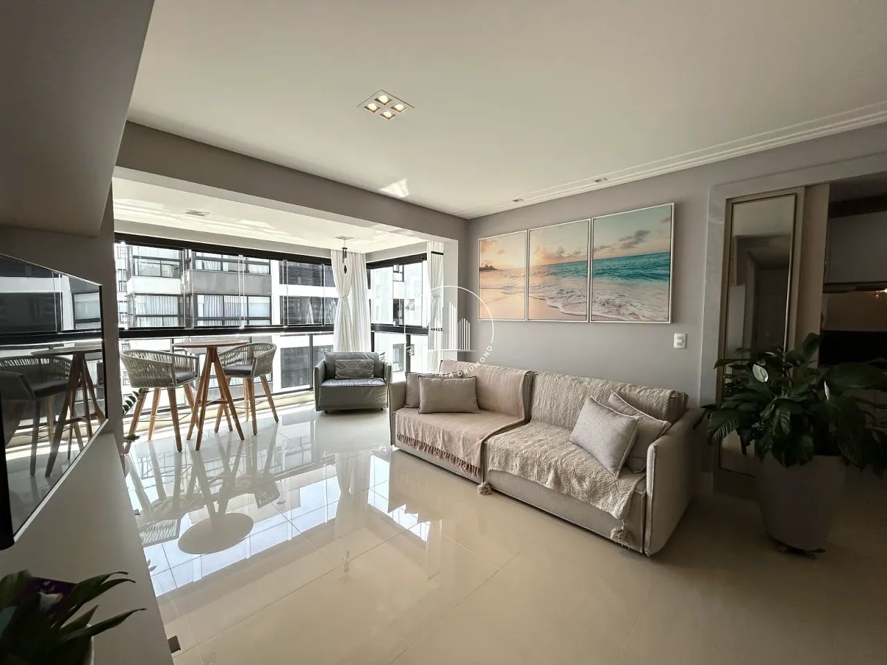 Apartamento 2 Quartos com 1 Suíte e 75m² - Balneário - JMS